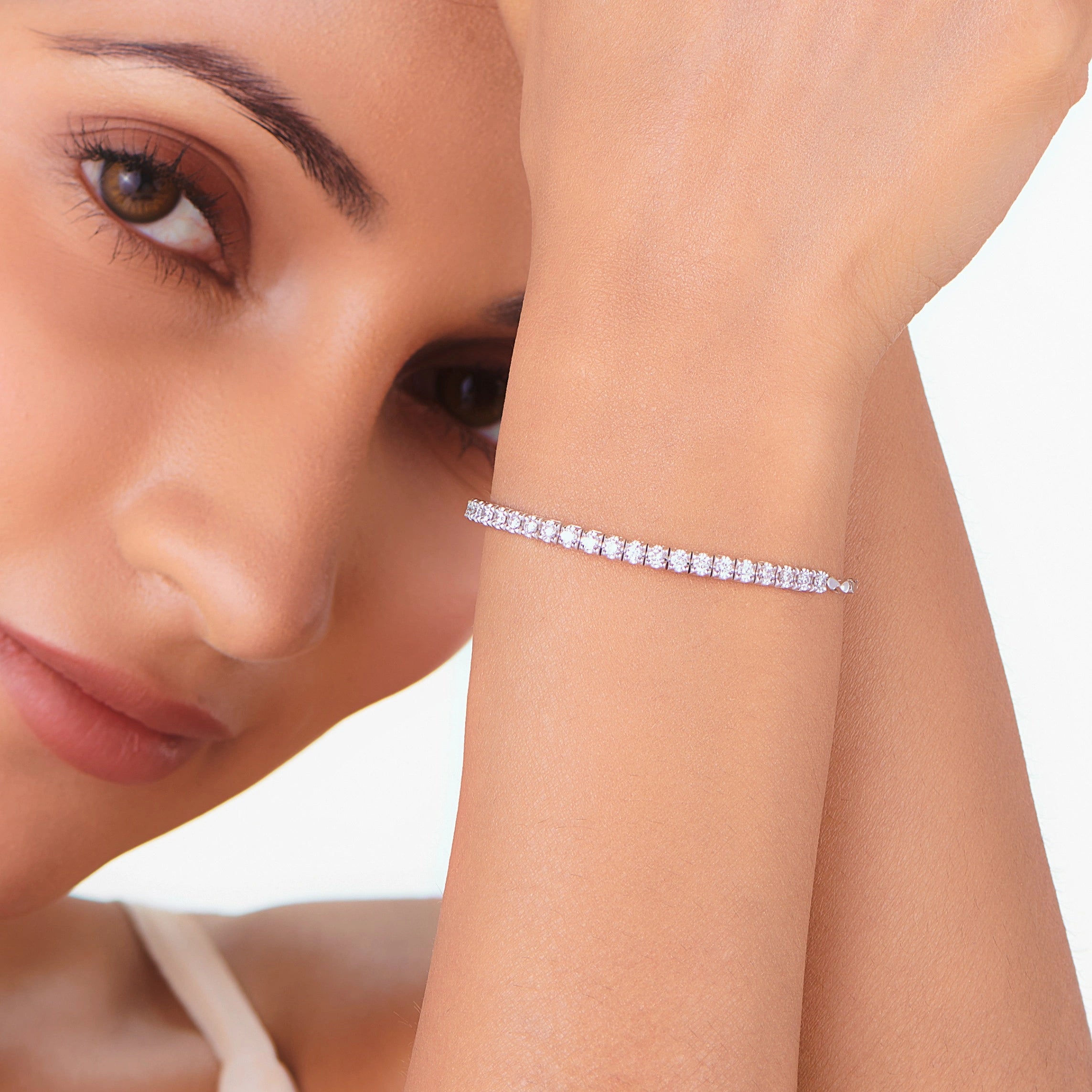 Solitaire Arctic Gleam Bracelet - Zen Diamond India