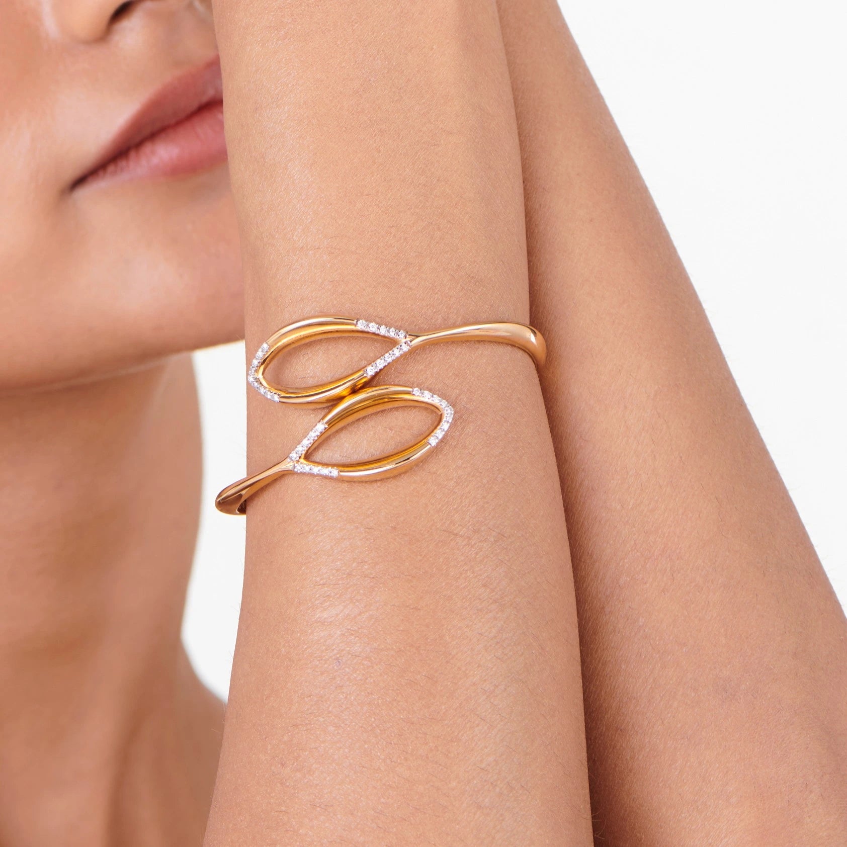 Soiree Overlap Petal Bracelet - Zen Diamond India