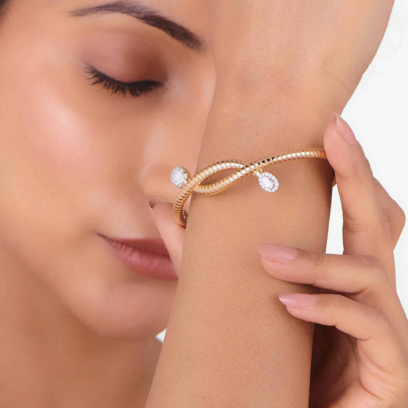 Soirée Inferno Twisted Oval Bangle - Zen Diamond India