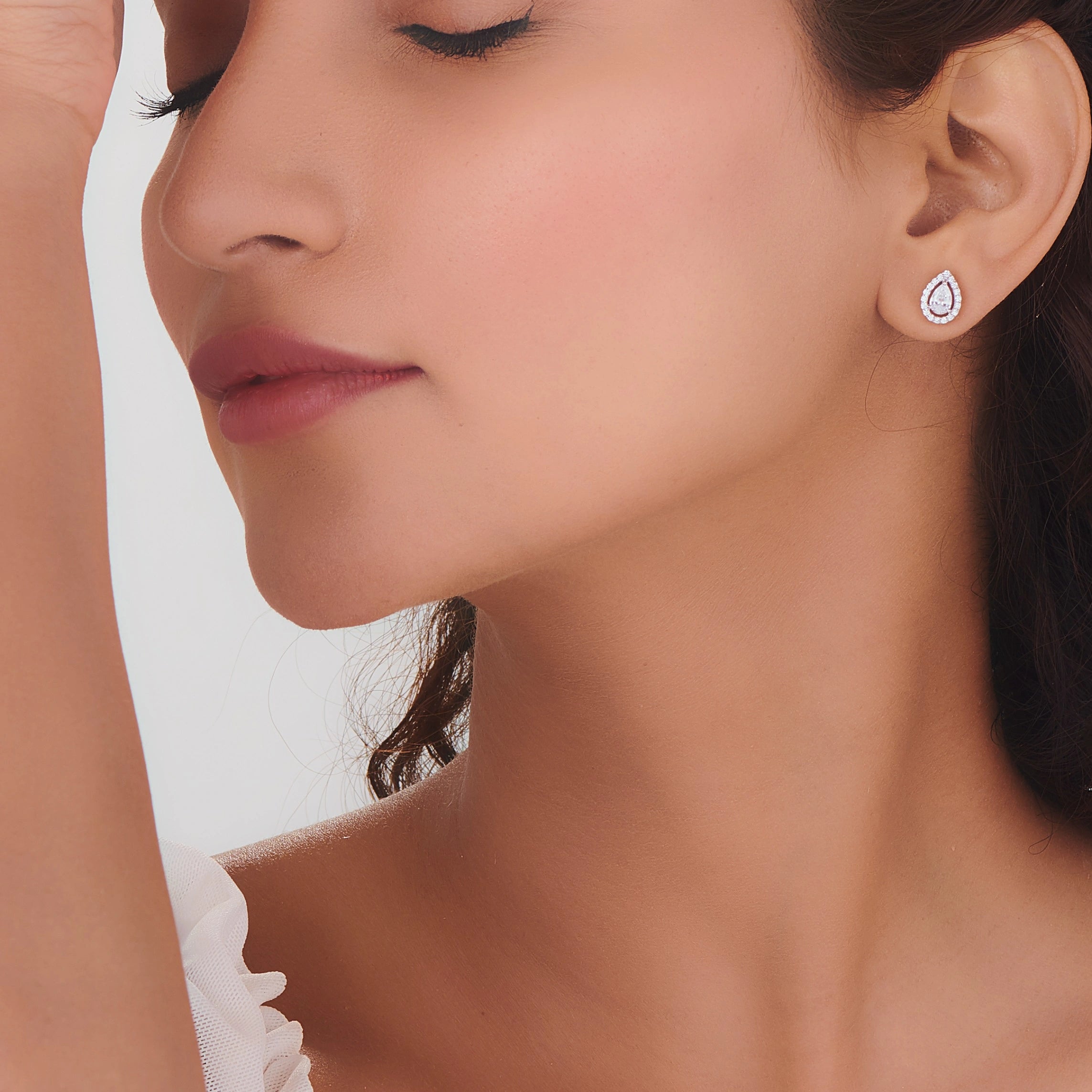 Solitaire Gleaming Dewdrop Studs - Zen Diamond India