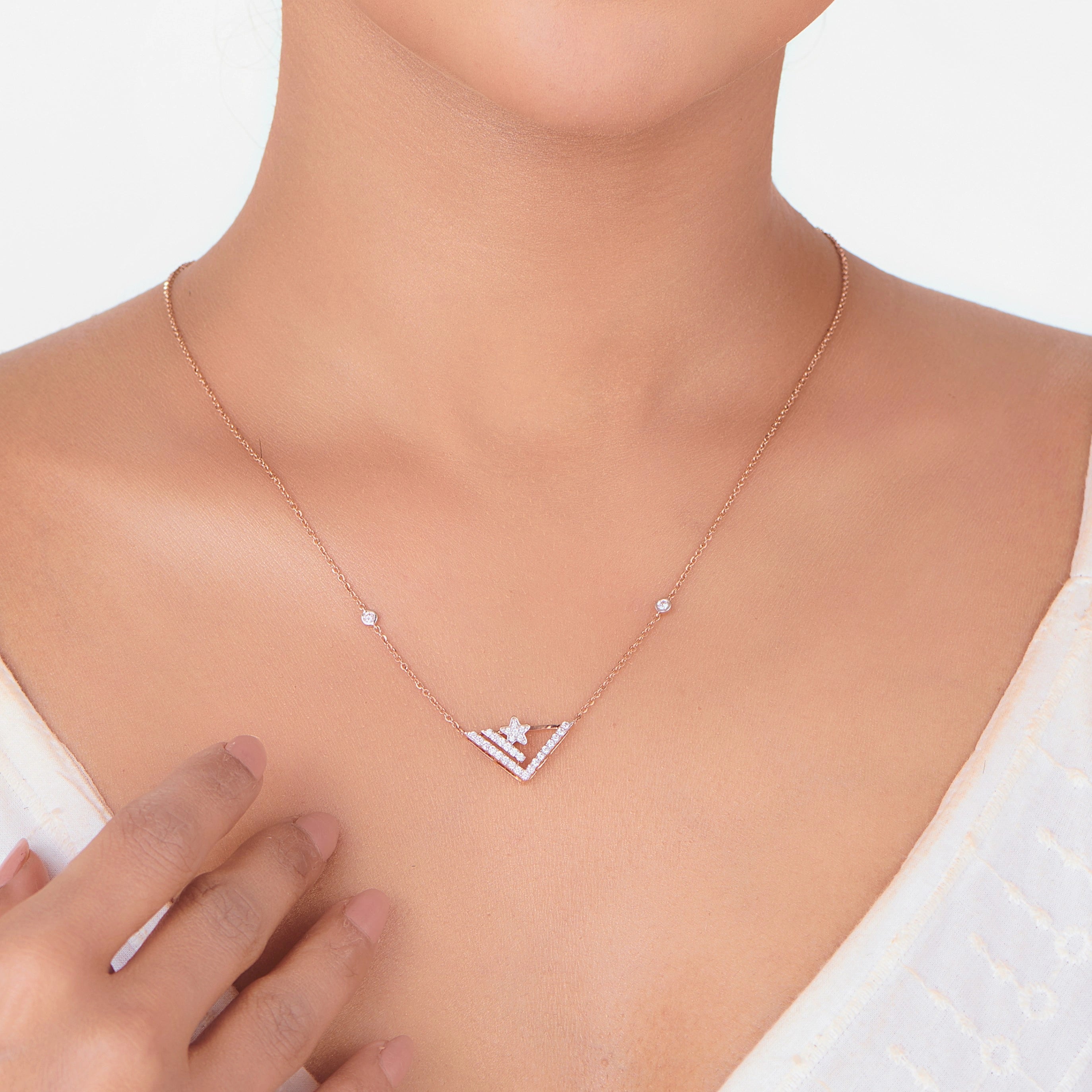 V - Star Blaze Luxe Pendant - Zen Diamond India