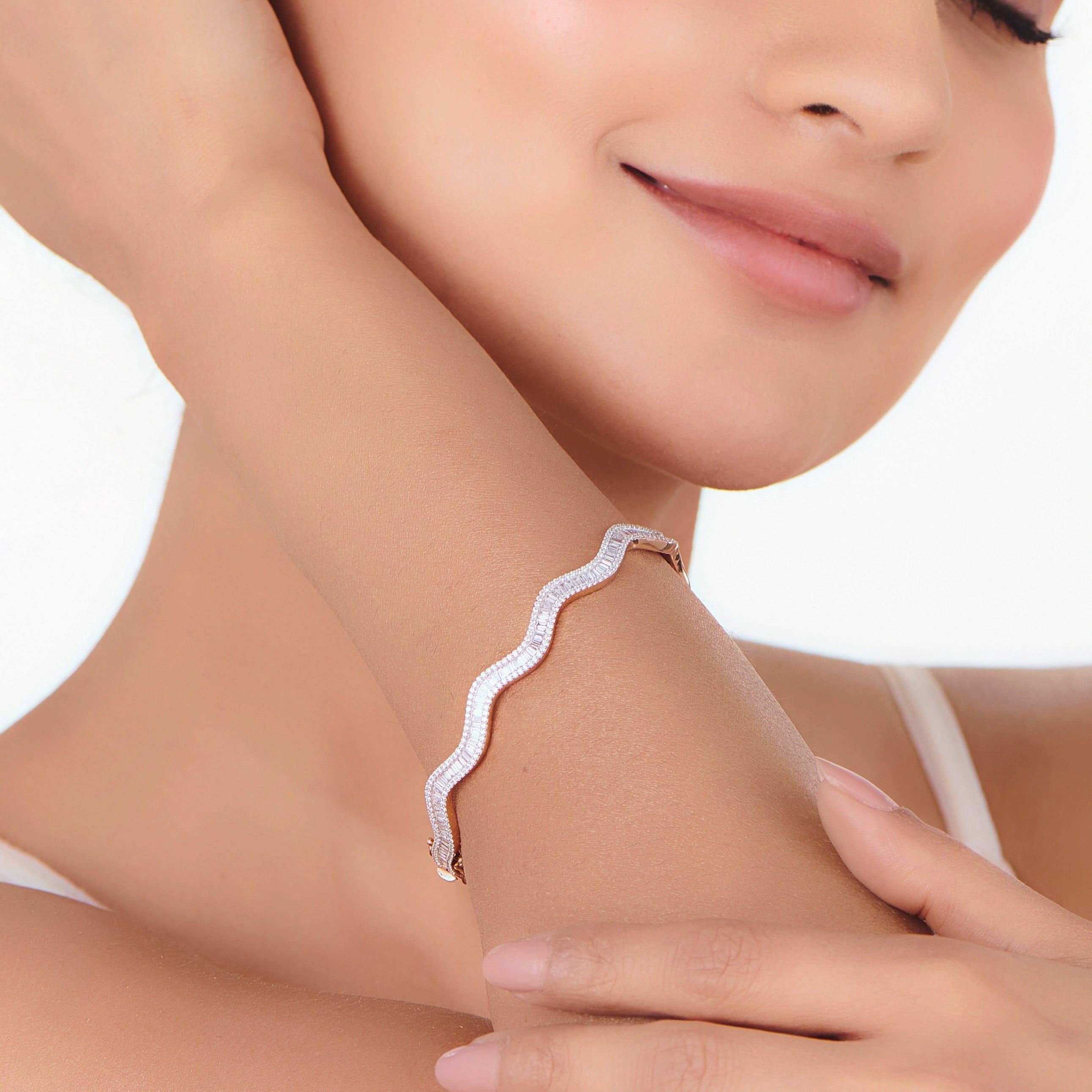 Enchante Rhythmic Wave Bracelet - Zen Diamond India