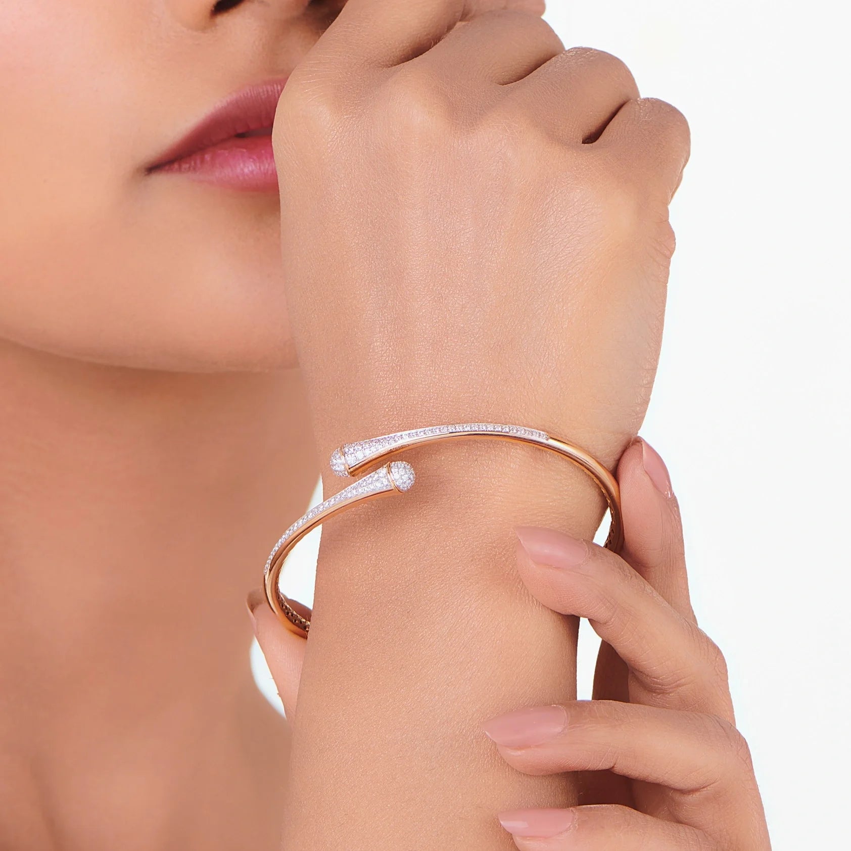 Soiree Apex Glimmer Arrow Bangle - Zen Diamond India