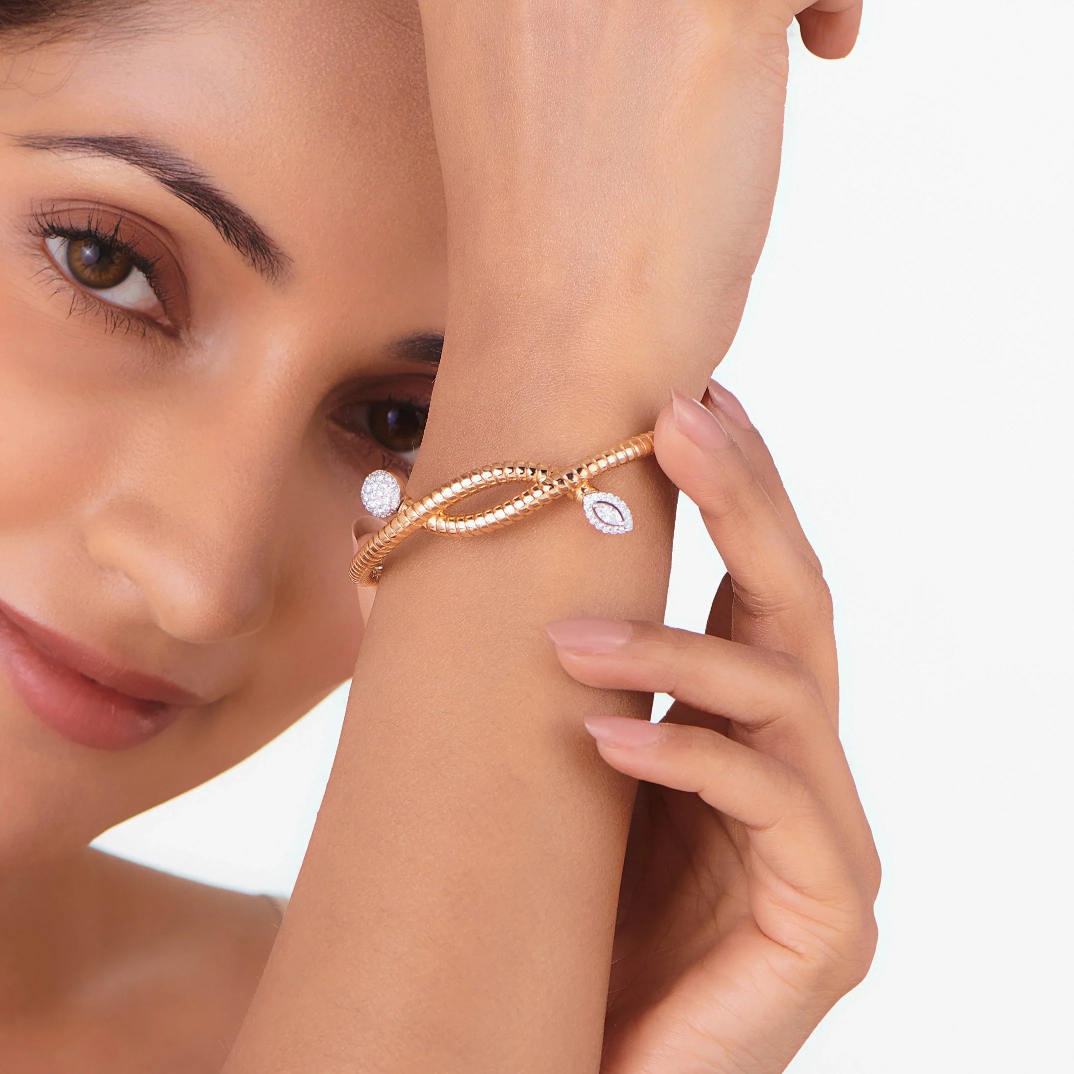 Soirée Sonic Twist Diamond Cuff - Zen Diamond India