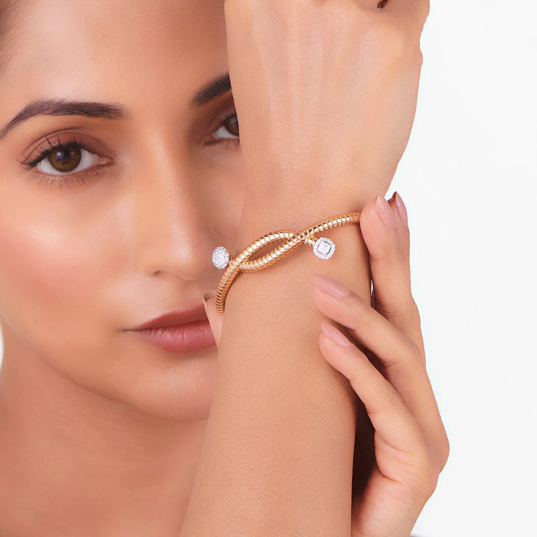 Soirée Mirage Wave Luxe Bangle - Zen Diamond India