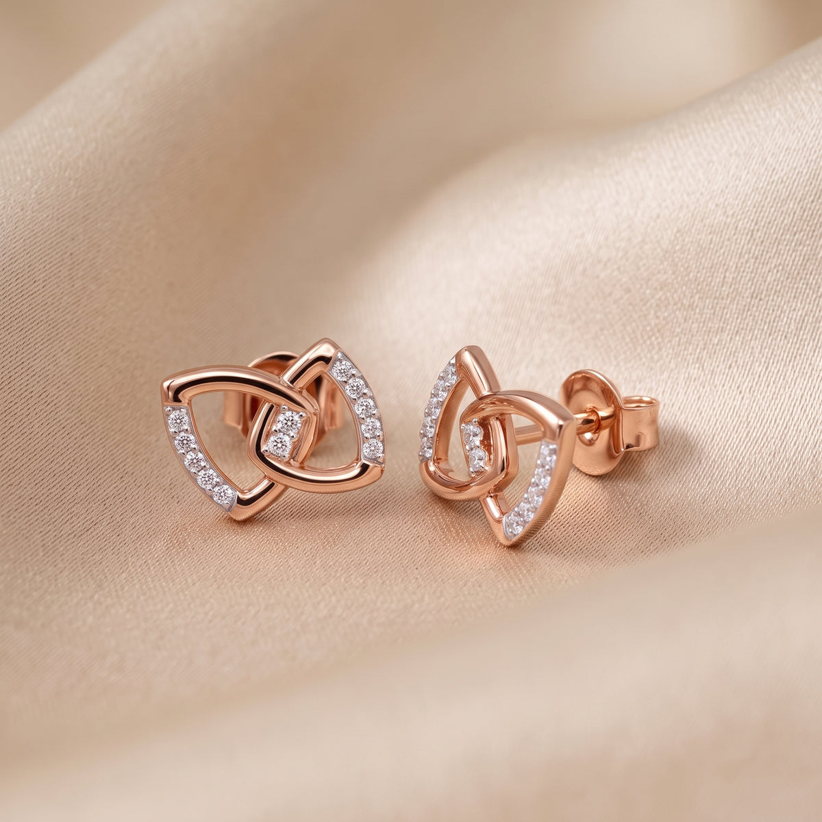Celeste Twisted Harmony Link Pendant