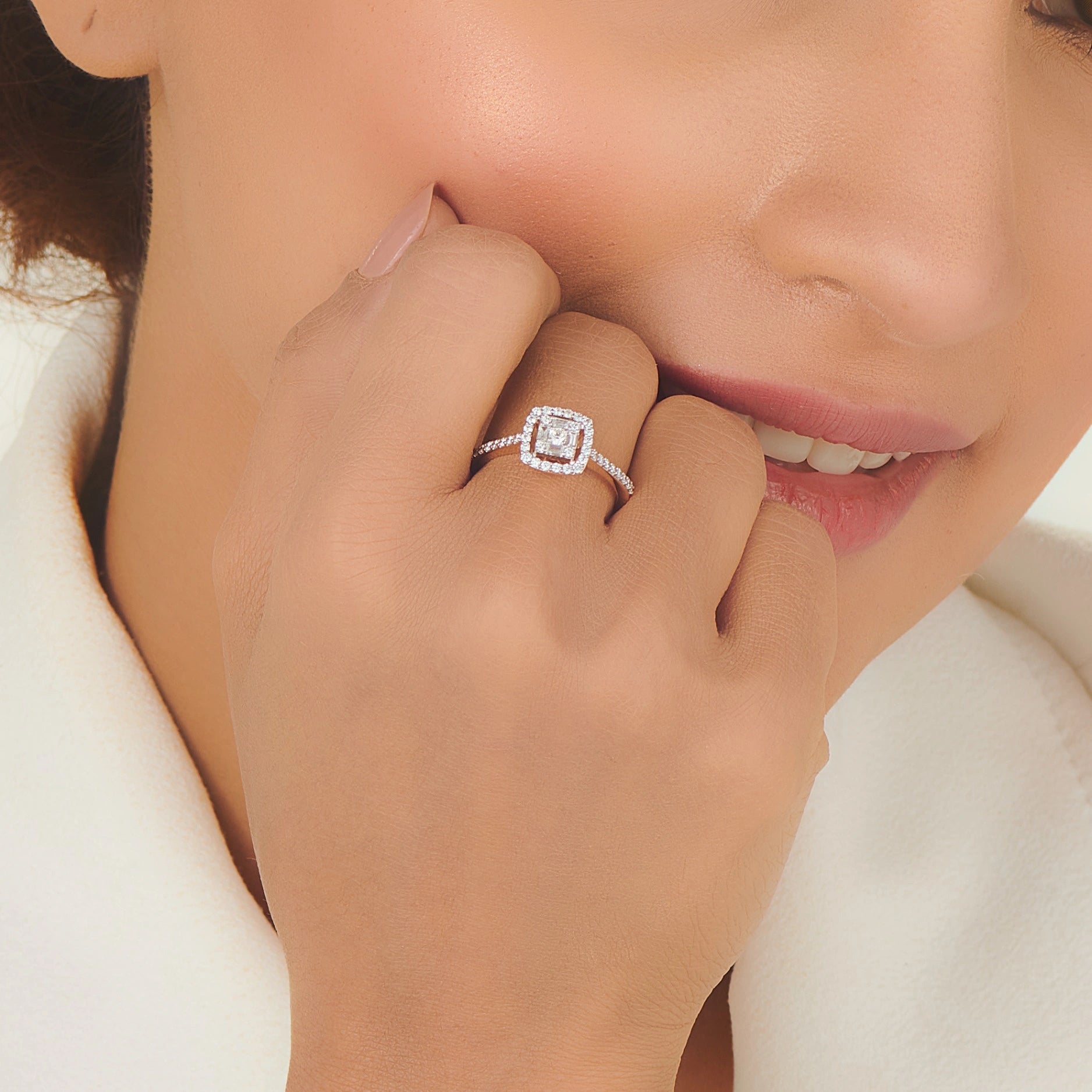 Rosé Royale Halo Diamond Ring - Zen Diamond India