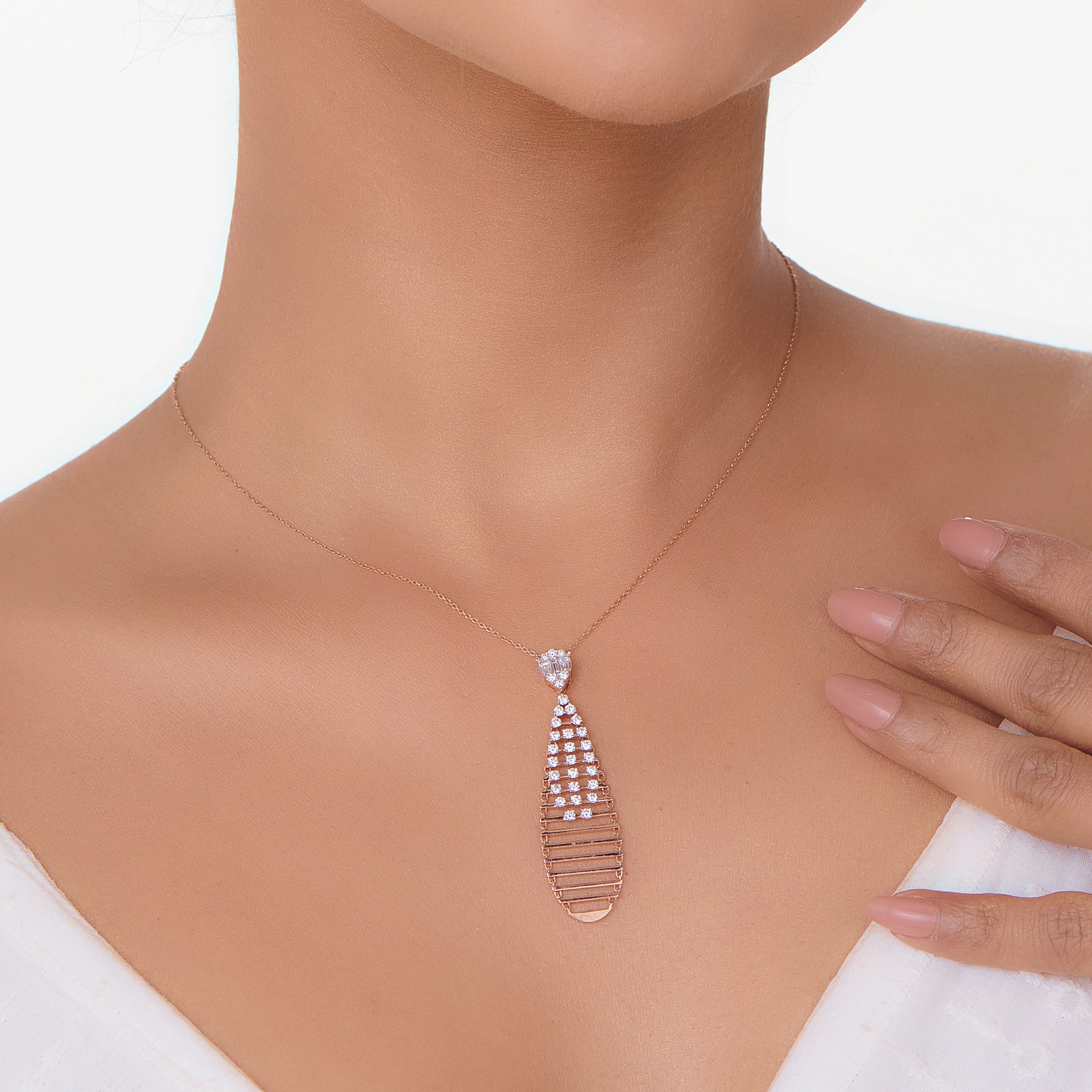Soiree Glowstream Pendant - Zen Diamond India