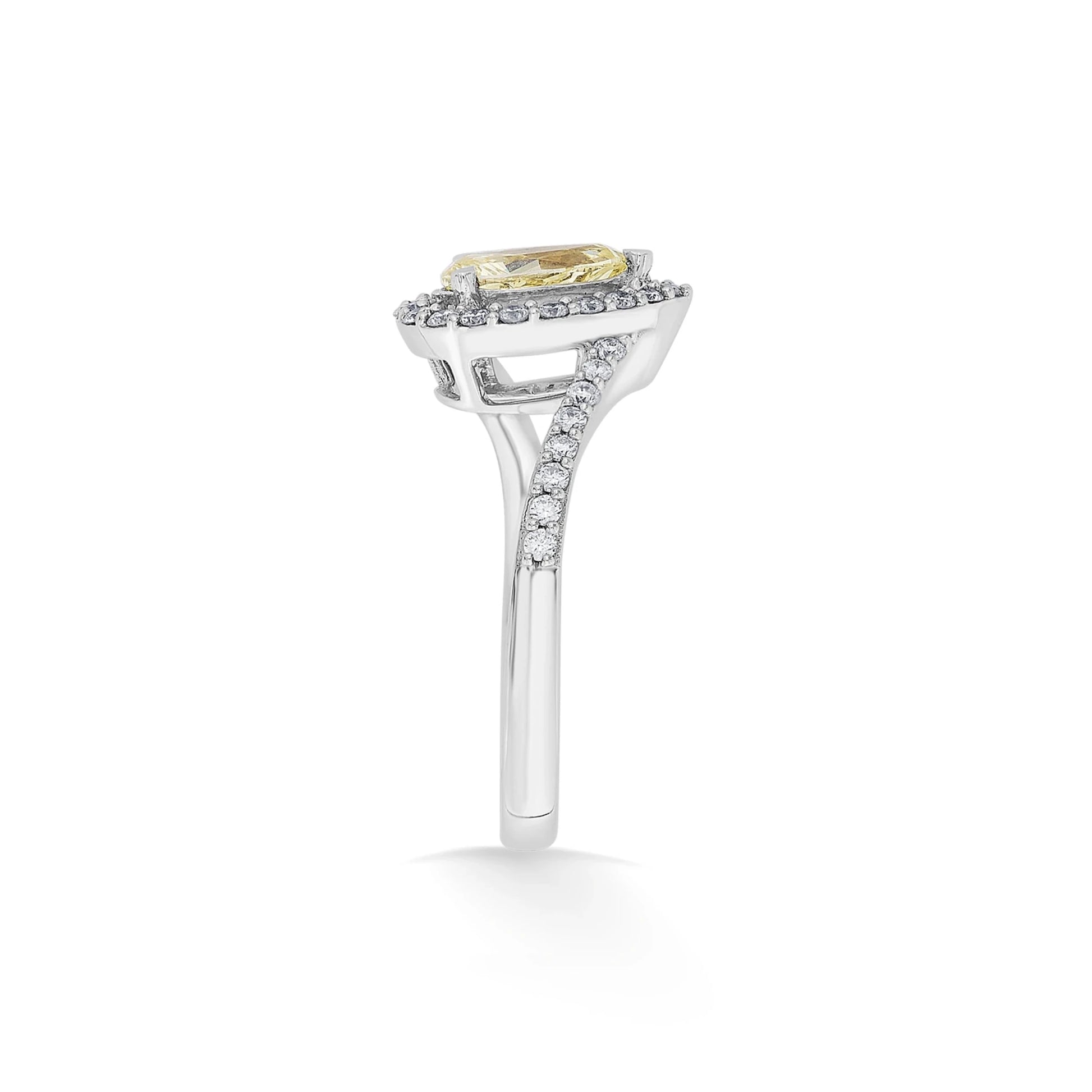 Solitaire Golden Glow Promise Ring - Zen Diamond India
